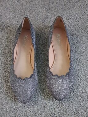 Xappeal Glitter Scalloped-Edge Pointed Flats in Silver